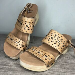 Earth Pine Toba Tan Leather sandal size 6.5